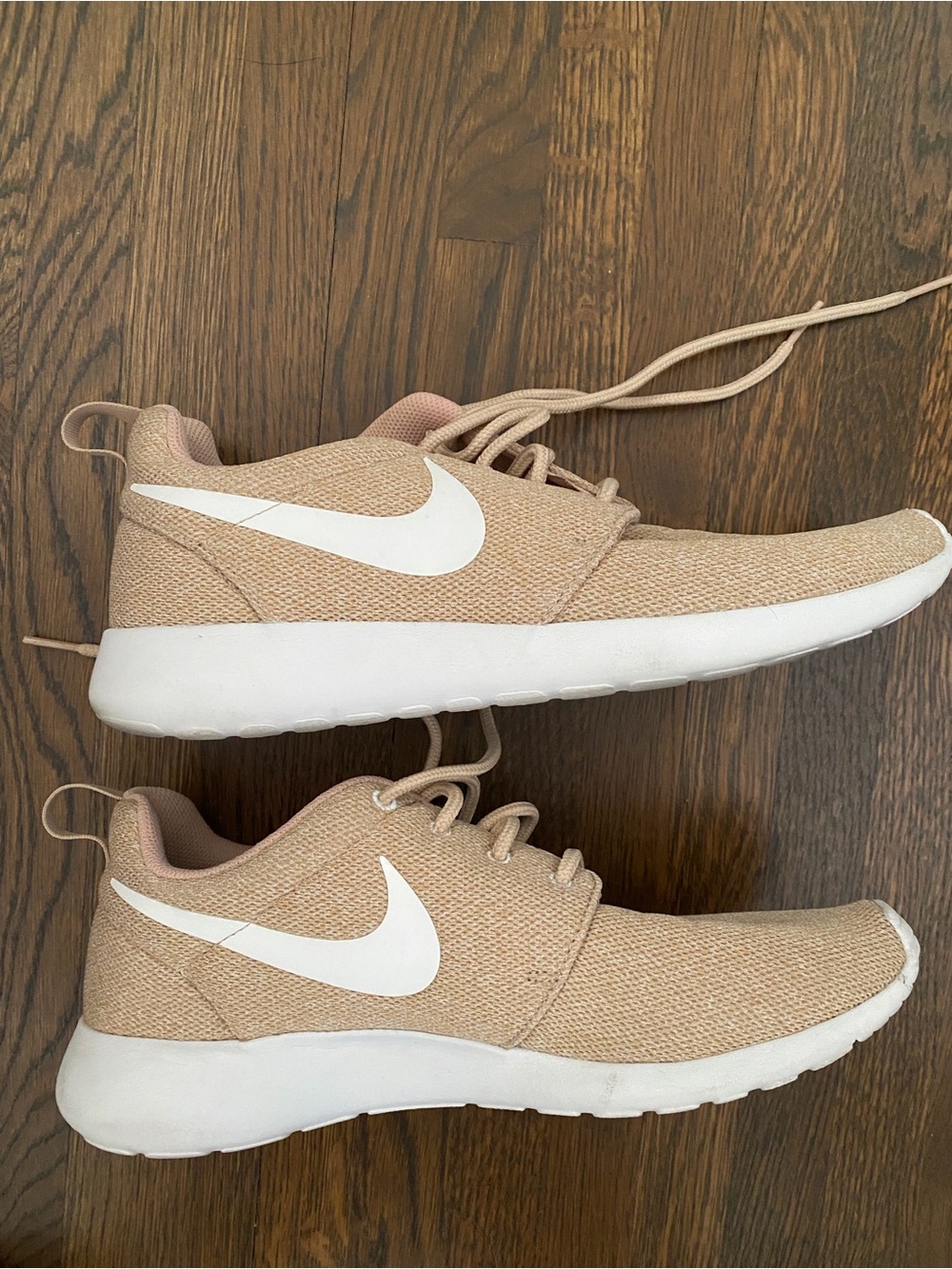 Nike Women’s Beige and White Casual Sneakers